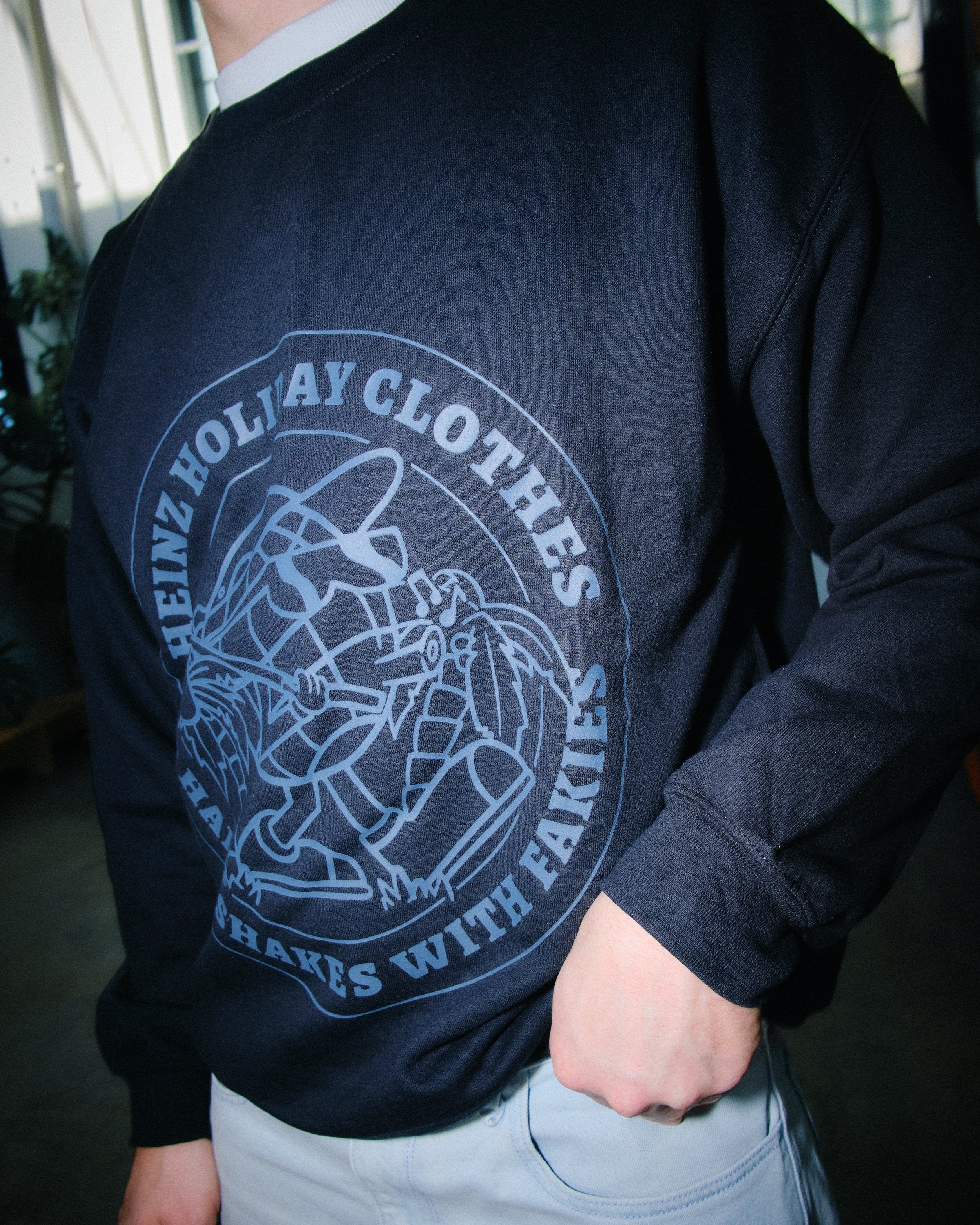 CREWNECK - SCHWARZ
