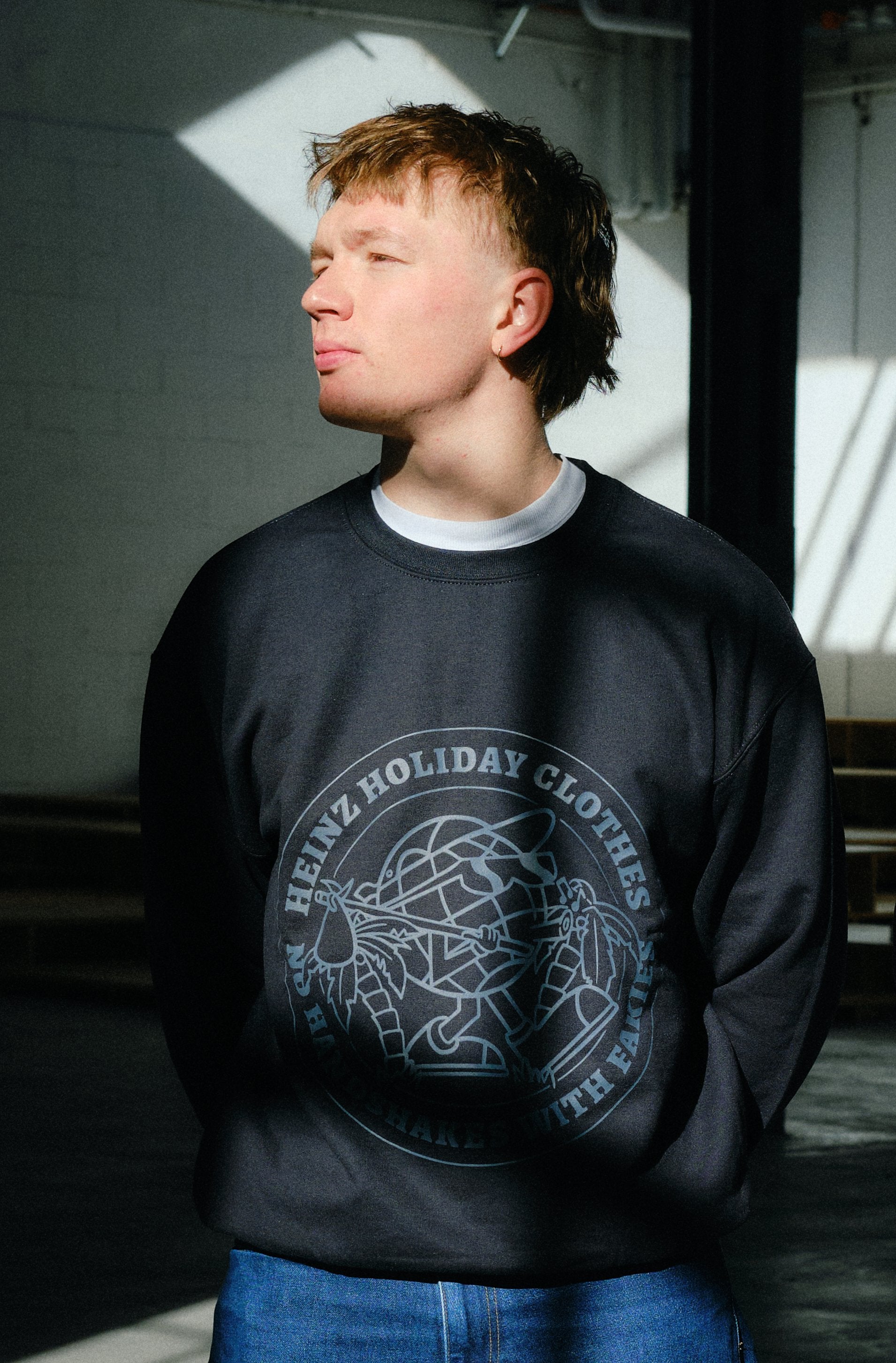 CREWNECK - SCHWARZ