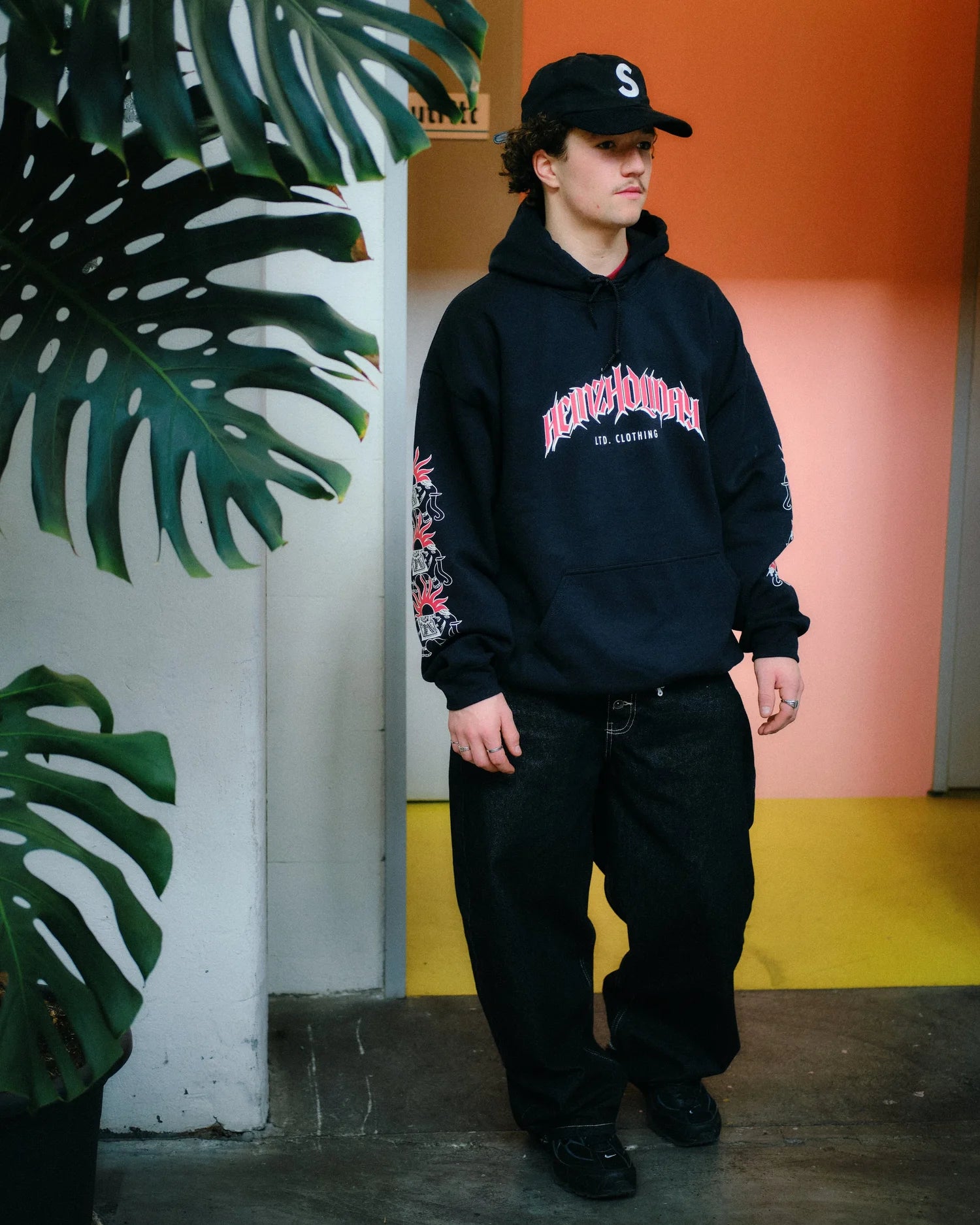 Hoodie - Schwarz rot-weiss